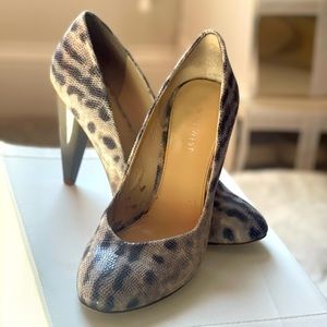 Nine West Grey snake print heels sz 7